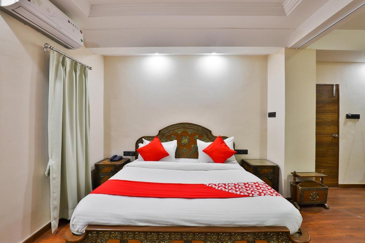 Oyo 23540 Hotel Suryakant Rajkot Exterior photo